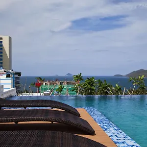 Отель Holiday Hotel, Нячанг